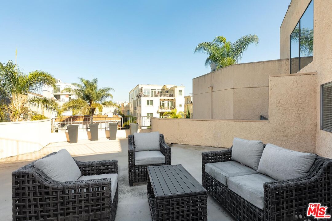 Los Angeles, California, 90025, United States, 2 Bedrooms Bedrooms, ,2 BathroomsBathrooms,Residential,For Sale,2003493