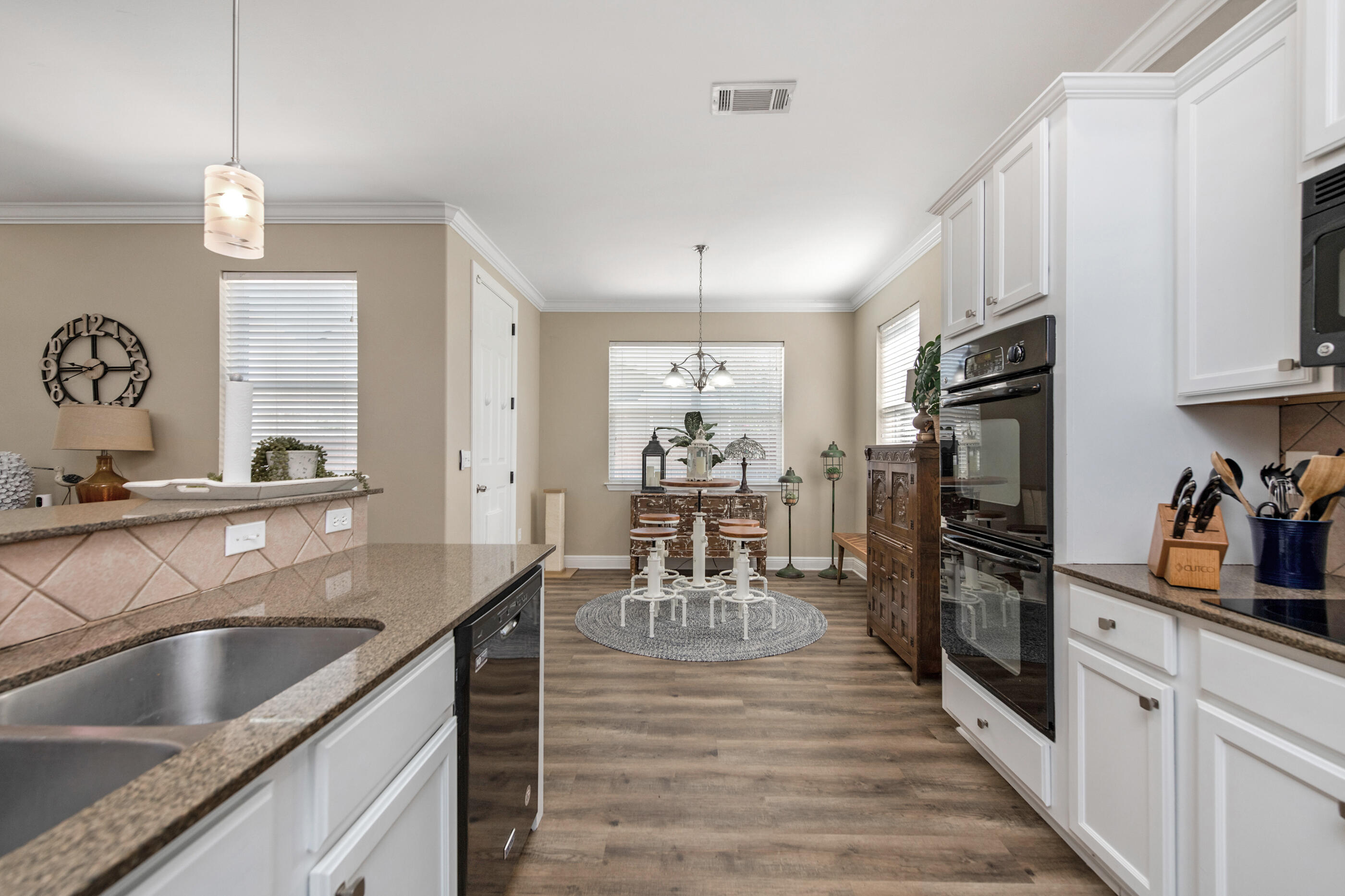 Mary Esther, Florida, 32569, United States, 5 Bedrooms Bedrooms, ,3 BathroomsBathrooms,Residential,For Sale,1940408
