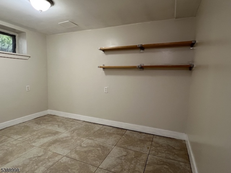 Teaneck Twp., New Jersey, 07666, United States, 3 Bedrooms Bedrooms, ,3 BathroomsBathrooms,Residential,For Sale,1996868