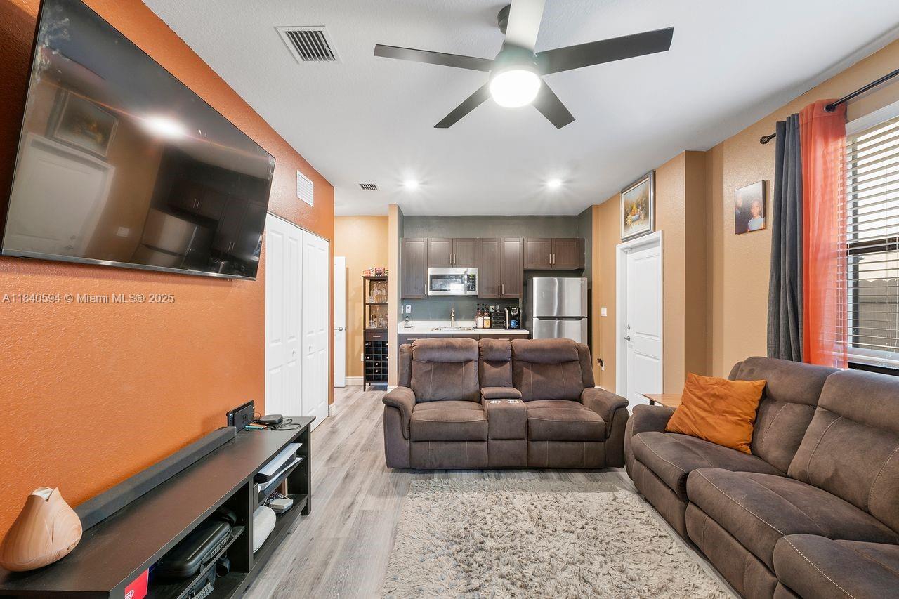 Homestead, Florida, 33032, United States, 5 Bedrooms Bedrooms, ,4 BathroomsBathrooms,Residential,For Sale,1896086