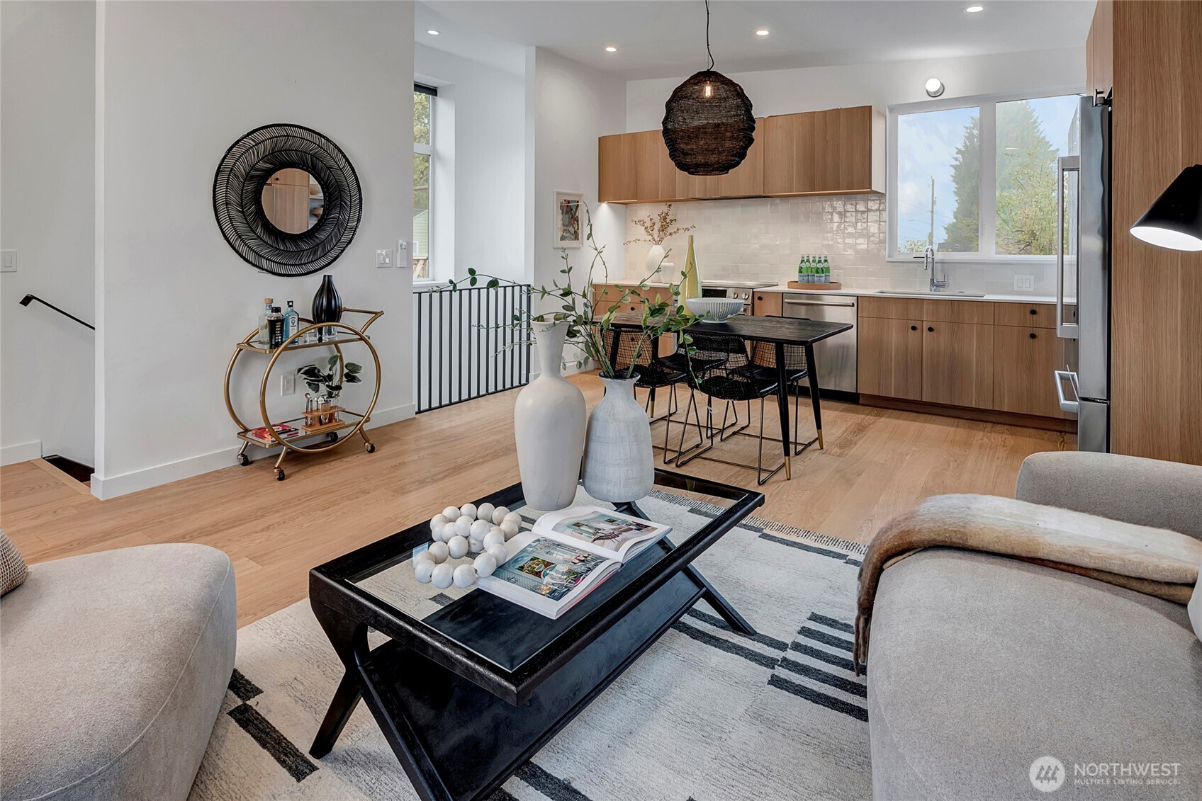Seattle, Washington, 98199, United States, 2 Bedrooms Bedrooms, ,1 BathroomBathrooms,Residential,For Sale,1950850