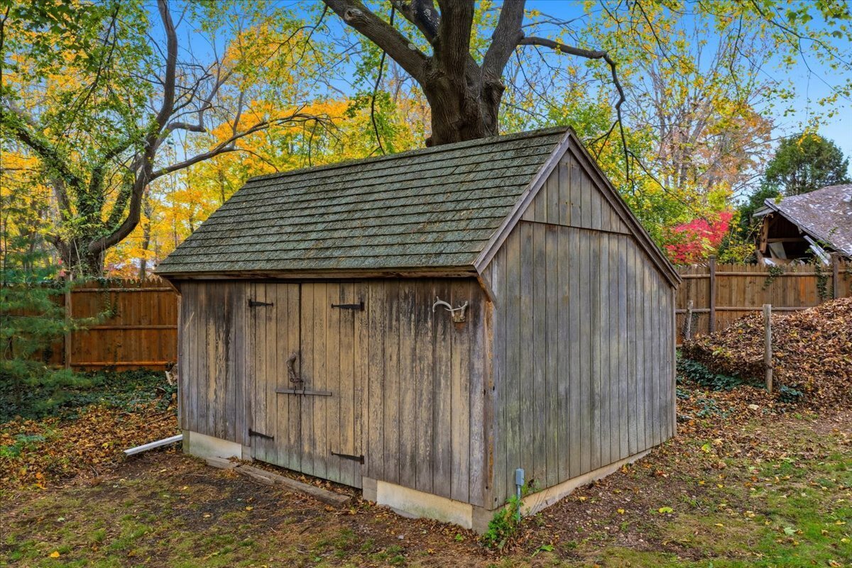 Guilford, Connecticut, 06437, United States, 5 Bedrooms Bedrooms, ,Residential,For Sale,2002504