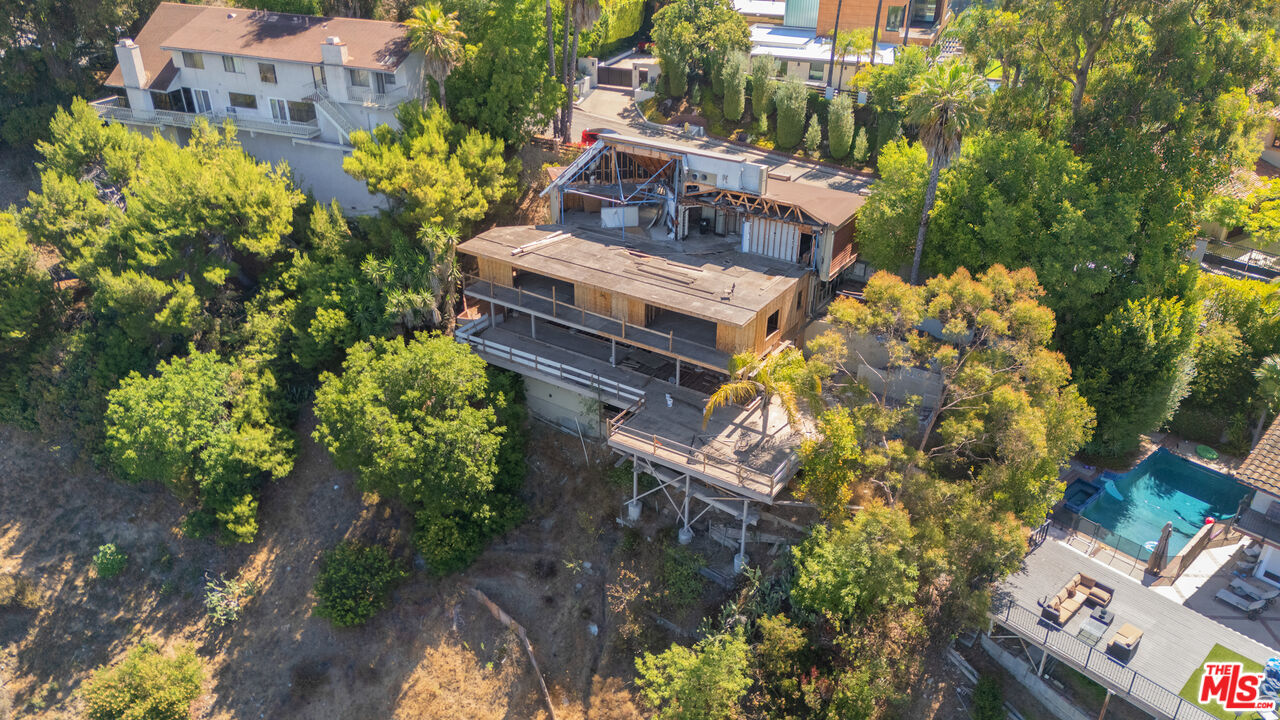 Los Angeles, California, 90049, United States, 4 Bedrooms Bedrooms, ,4 BathroomsBathrooms,Residential,For Sale,1903747
