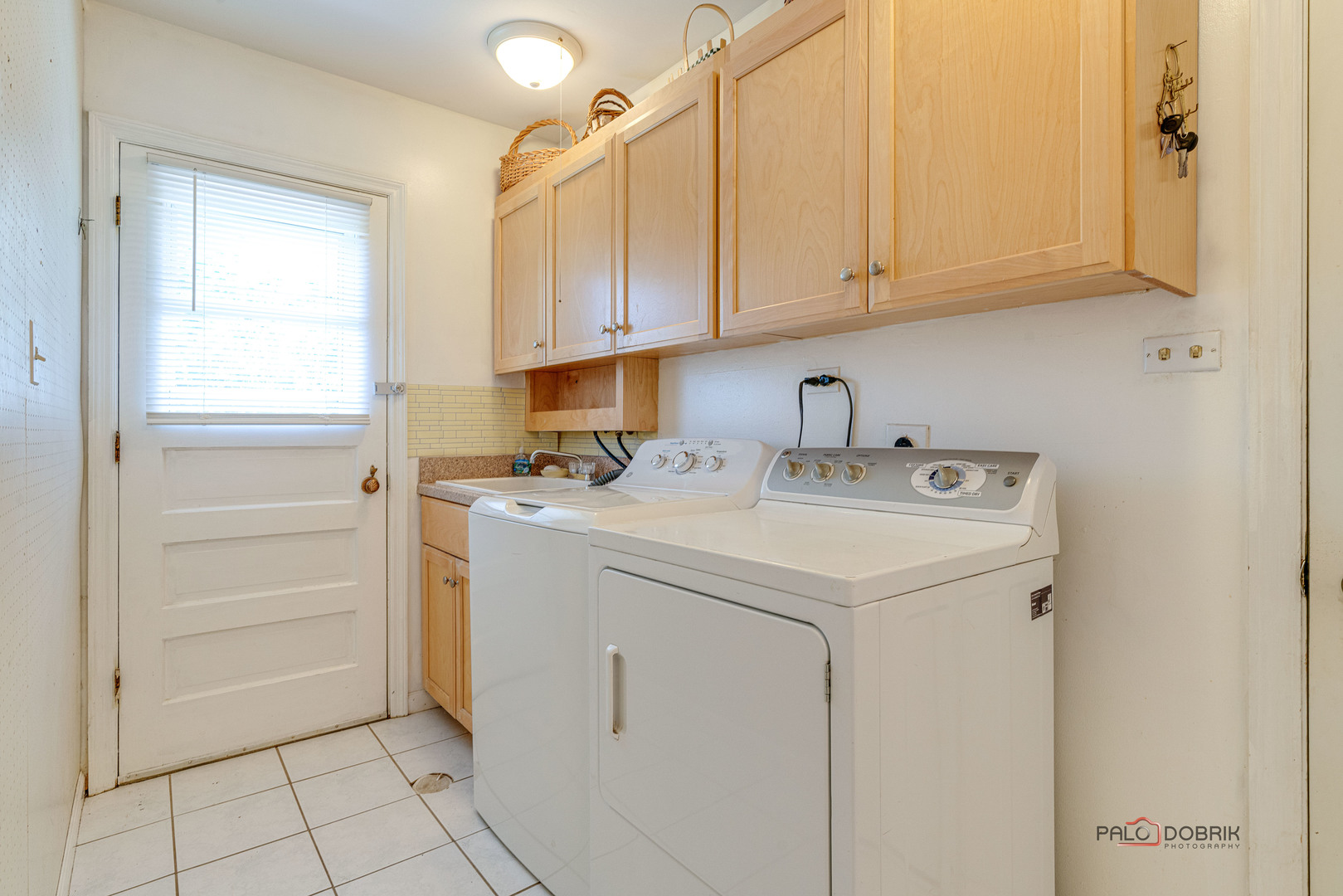 Arlington Heights, Illinois, 60005, United States, 4 Bedrooms Bedrooms, ,3 BathroomsBathrooms,Residential,For Sale,1919635