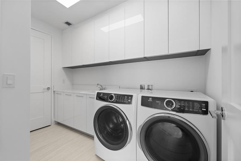 Fort Lauderdale, Florida, 33304, United States, 2 Bedrooms Bedrooms, ,3 BathroomsBathrooms,Residential,For Sale,1995654