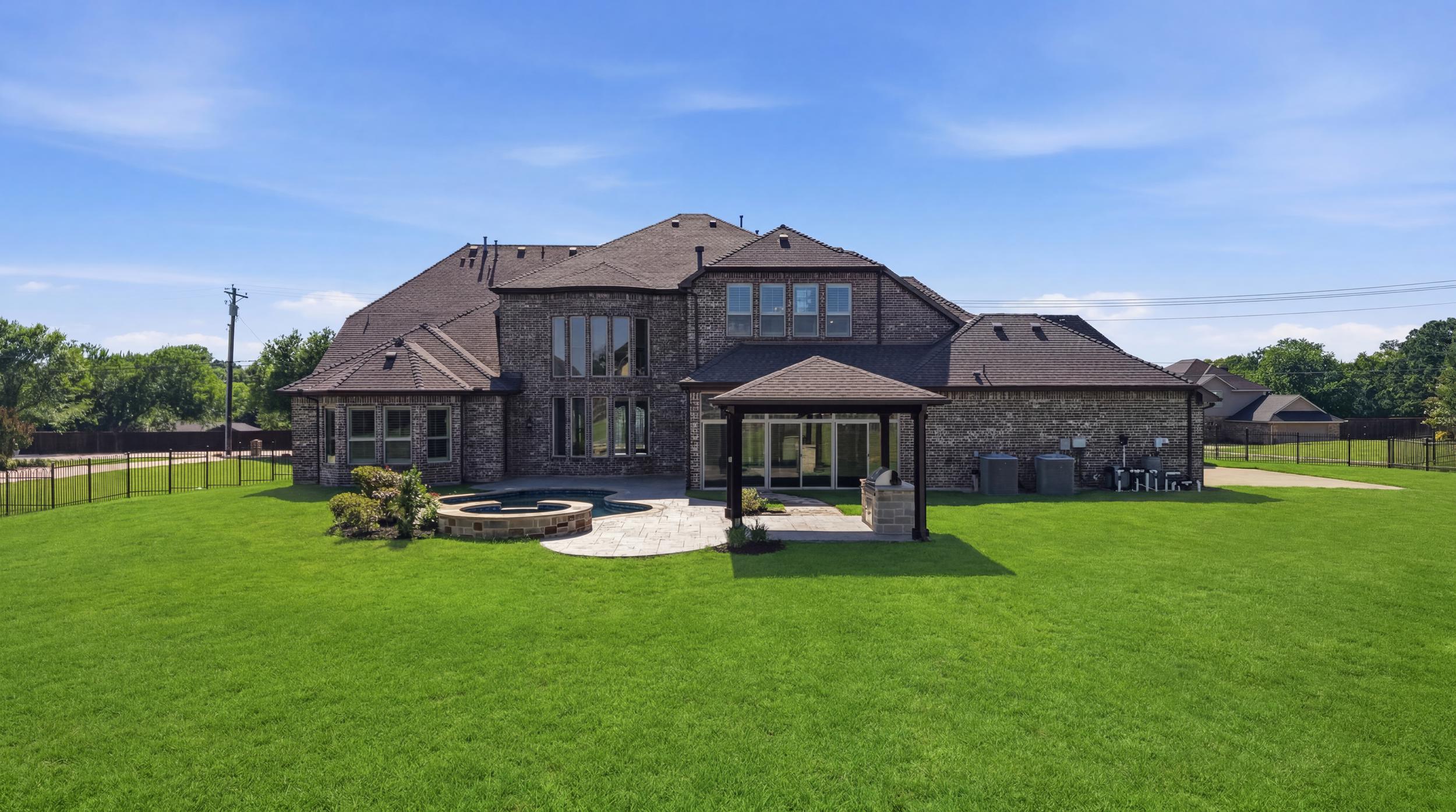  6/6.1 with Pool on 1+ Acre in Double Oak - 物件實景