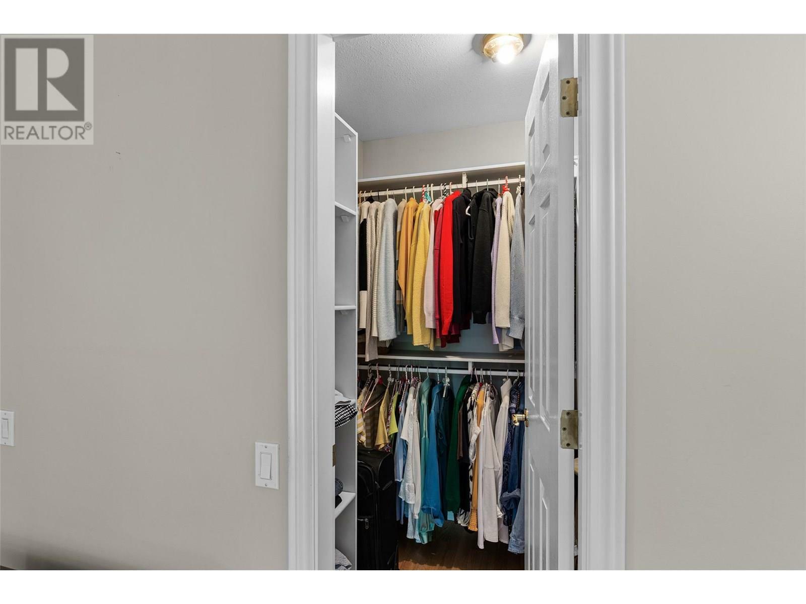 KELOWNA, British Columbia, V1V 1W2, CA, 4 Bedrooms Bedrooms, ,3 BathroomsBathrooms,Residential,For Sale,1882323