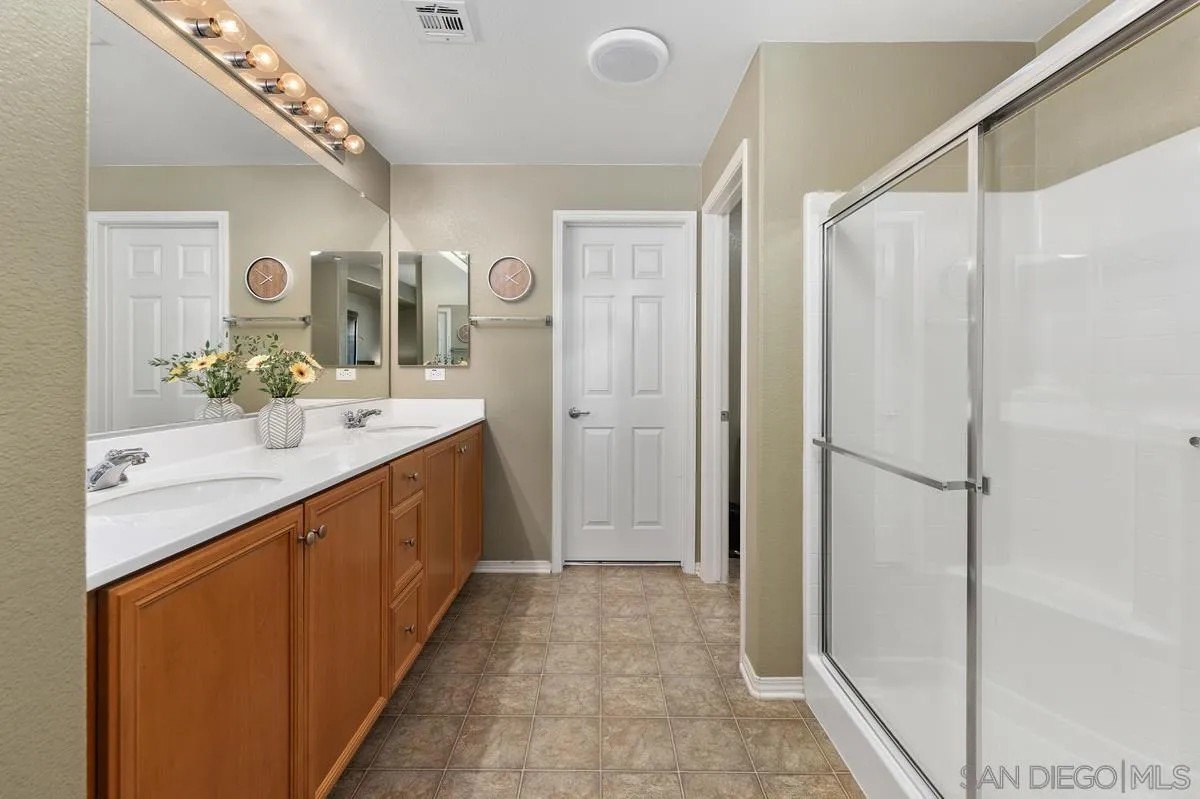 San Diego, California, 92105, United States, 2 Bedrooms Bedrooms, ,2 BathroomsBathrooms,Residential,For Sale,1970106