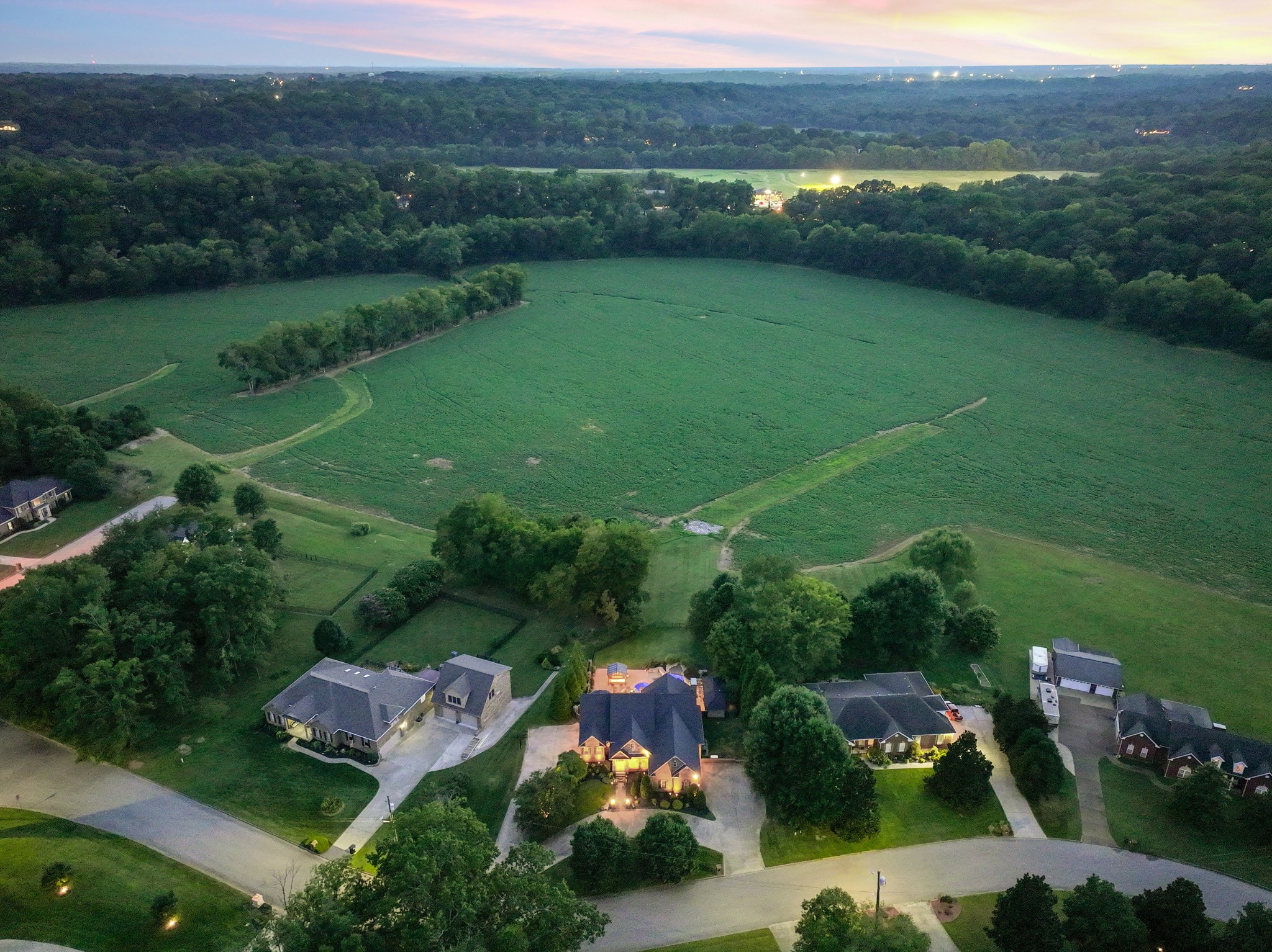 Clarksville, Tennessee, 37043, United States, 4 Bedrooms Bedrooms, ,5 BathroomsBathrooms,Residential,For Sale,1825421