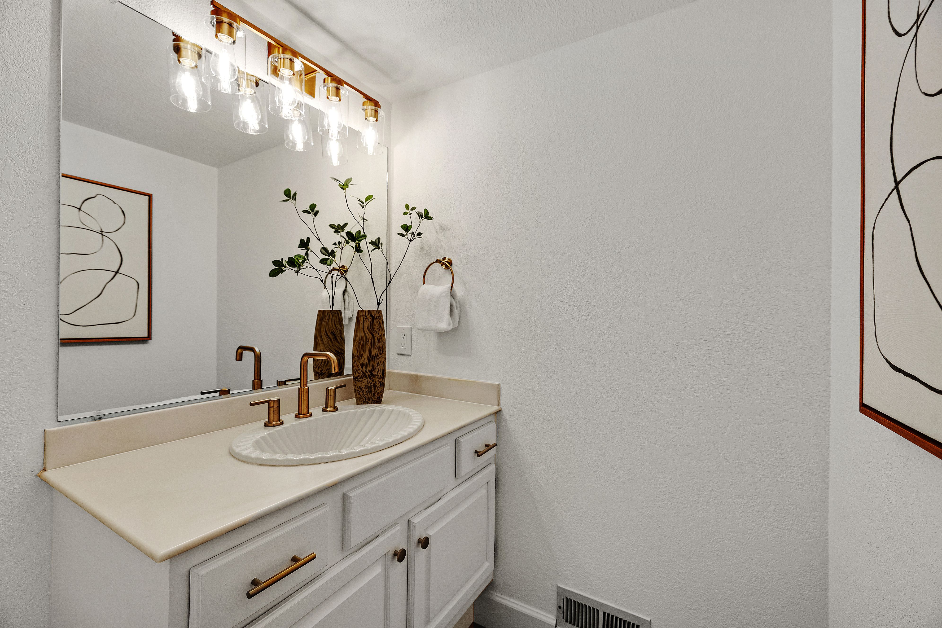  Updated Corner-Lot Home with Premier Community Amenities - 物件實景