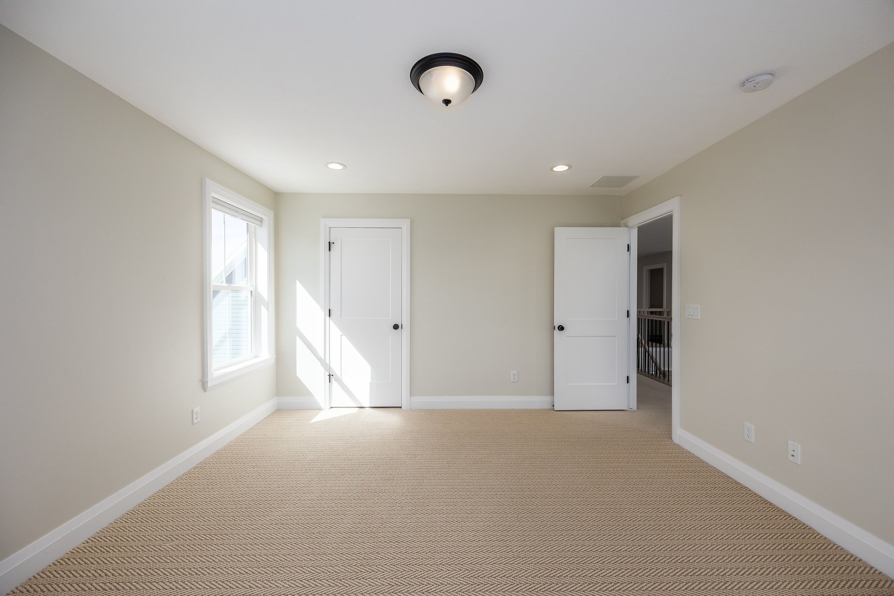  Impeccably Maintained Home with Mountain Views & Four-Car Garage - 物件實景