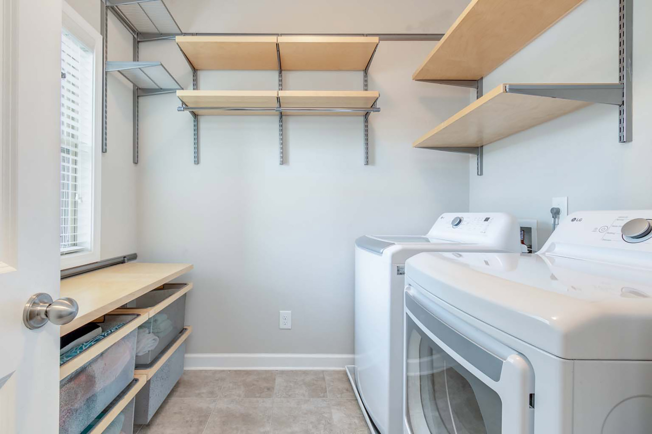  Four-Bedroom Brick Corner Lot in Jamestown - 物件實景