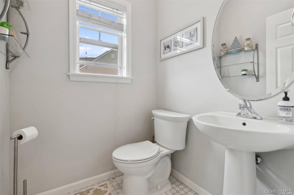 Eastport, New York, 11941, United States, 4 Bedrooms Bedrooms, ,3 BathroomsBathrooms,Residential,For Sale,1987565