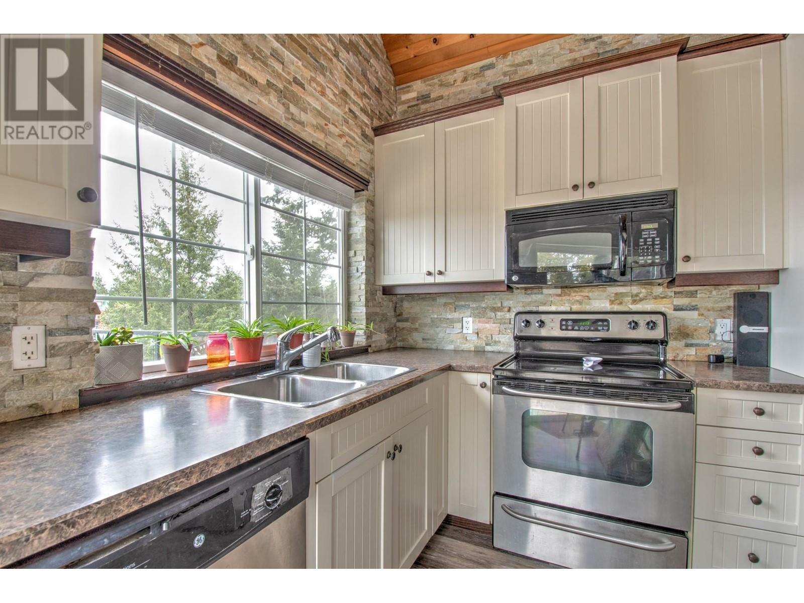 VERNON, British Columbia, V1H 2B9, CA, 3 Bedrooms Bedrooms, ,2 BathroomsBathrooms,Residential,For Sale,1836897