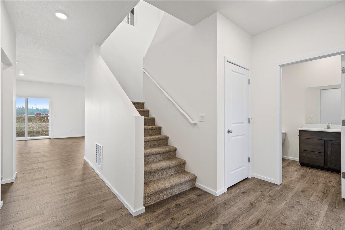 Deer Park, Washington, 99006, United States, 5 Bedrooms Bedrooms, ,2 BathroomsBathrooms,Residential,For Sale,1956687