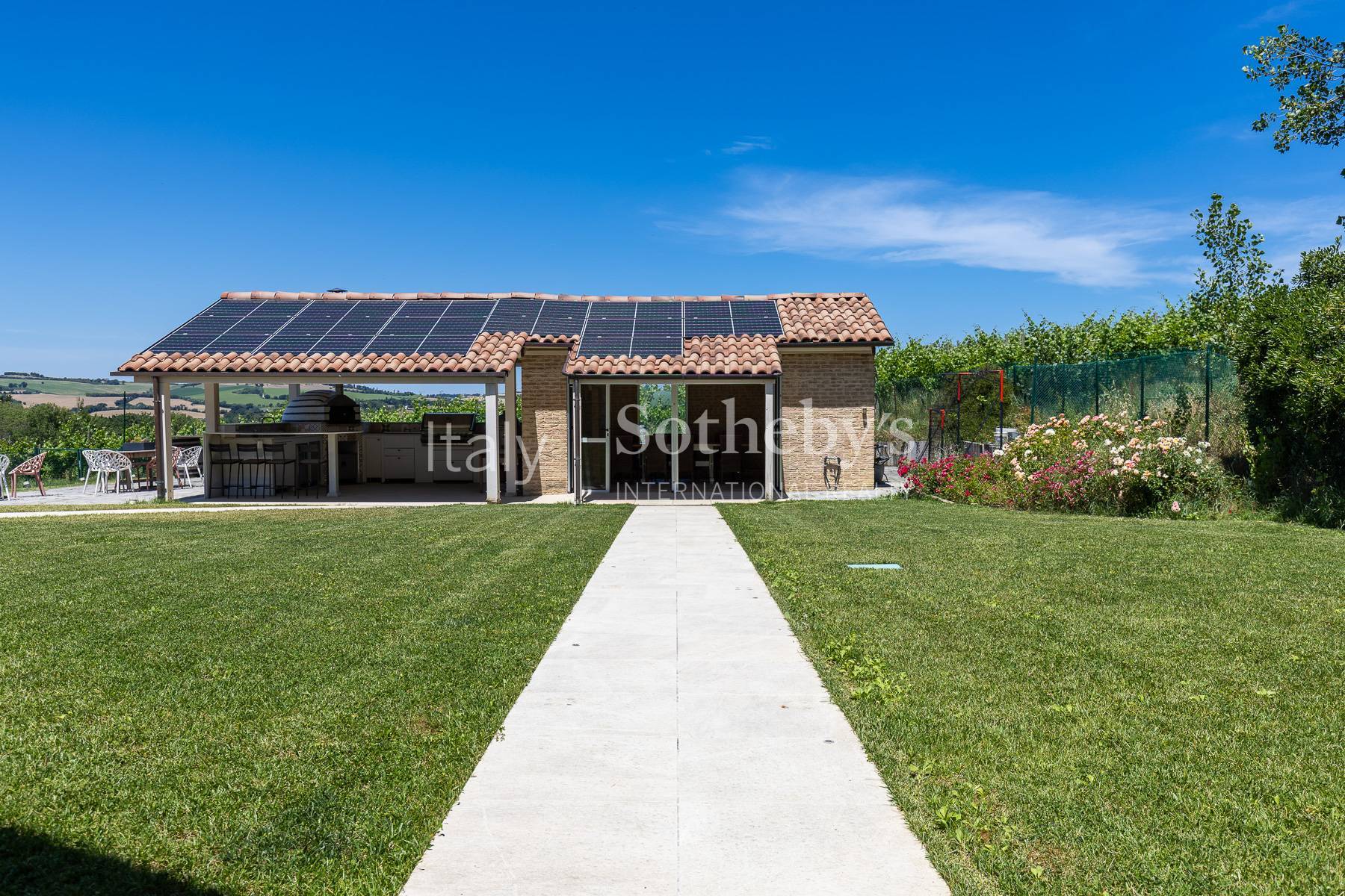 Elegant Contemporary Residence with Vineyard Near the Sea - 物件實景