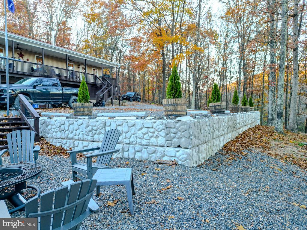 Paw Paw, West Virginia, 25434, United States, 3 Bedrooms Bedrooms, ,3 BathroomsBathrooms,Residential,For Sale,1989238