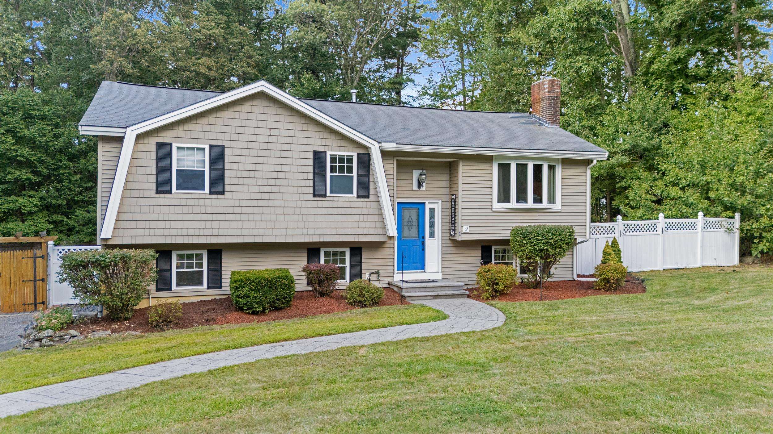 Derry, New Hampshire, 03038, United States, 3 Bedrooms Bedrooms, ,1 BathroomBathrooms,Residential,For Sale,1938906
