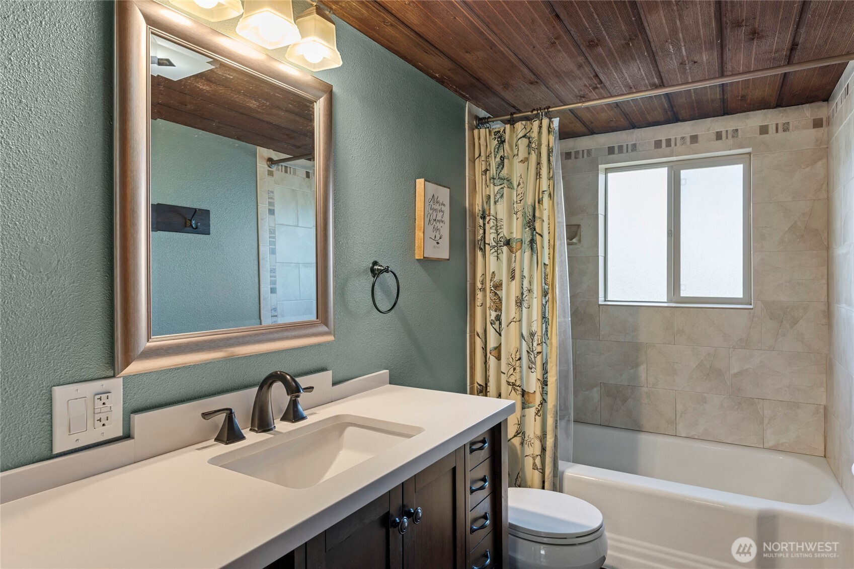 Burien, Washington, 98166, United States, 3 Bedrooms Bedrooms, ,2 BathroomsBathrooms,Residential,For Sale,1895408