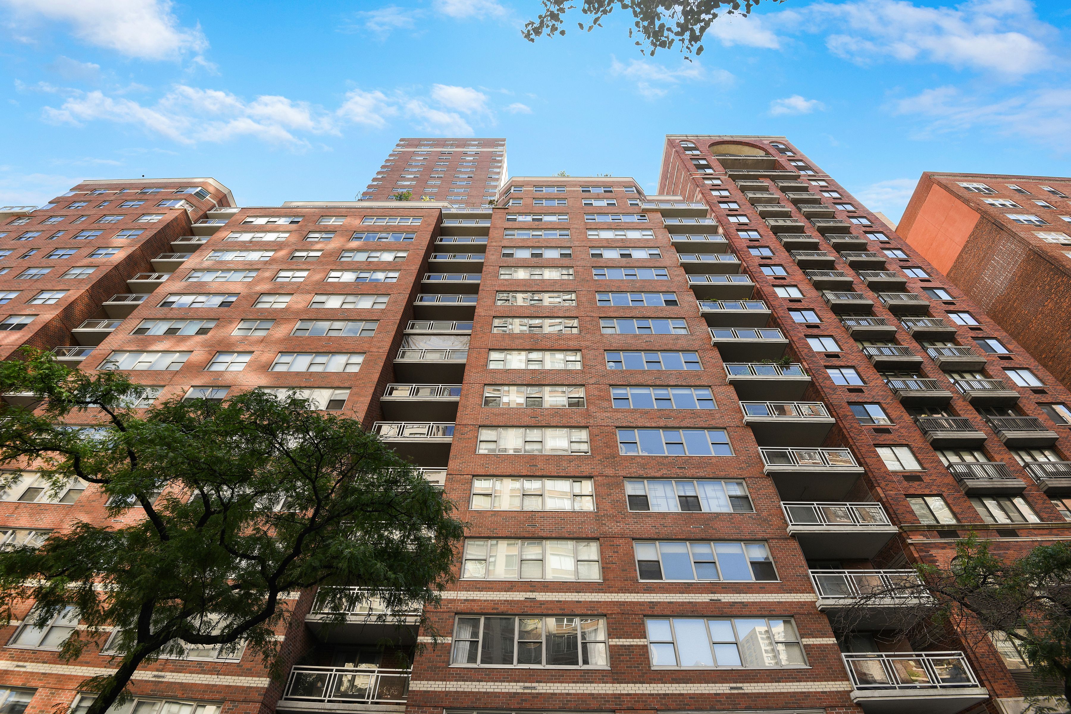  360 East 72nd Street - 物件實景