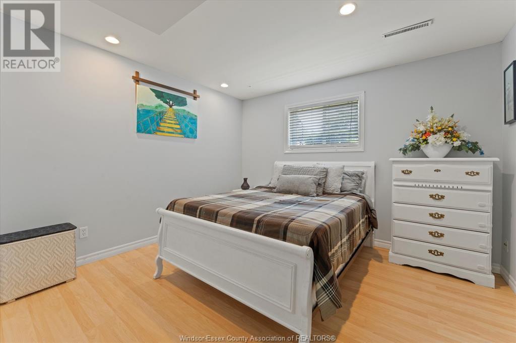 TECUMSEH, Ontario, N8N 4T1, CA, 5 Bedrooms Bedrooms, ,2 BathroomsBathrooms,Residential,For Sale,1902175