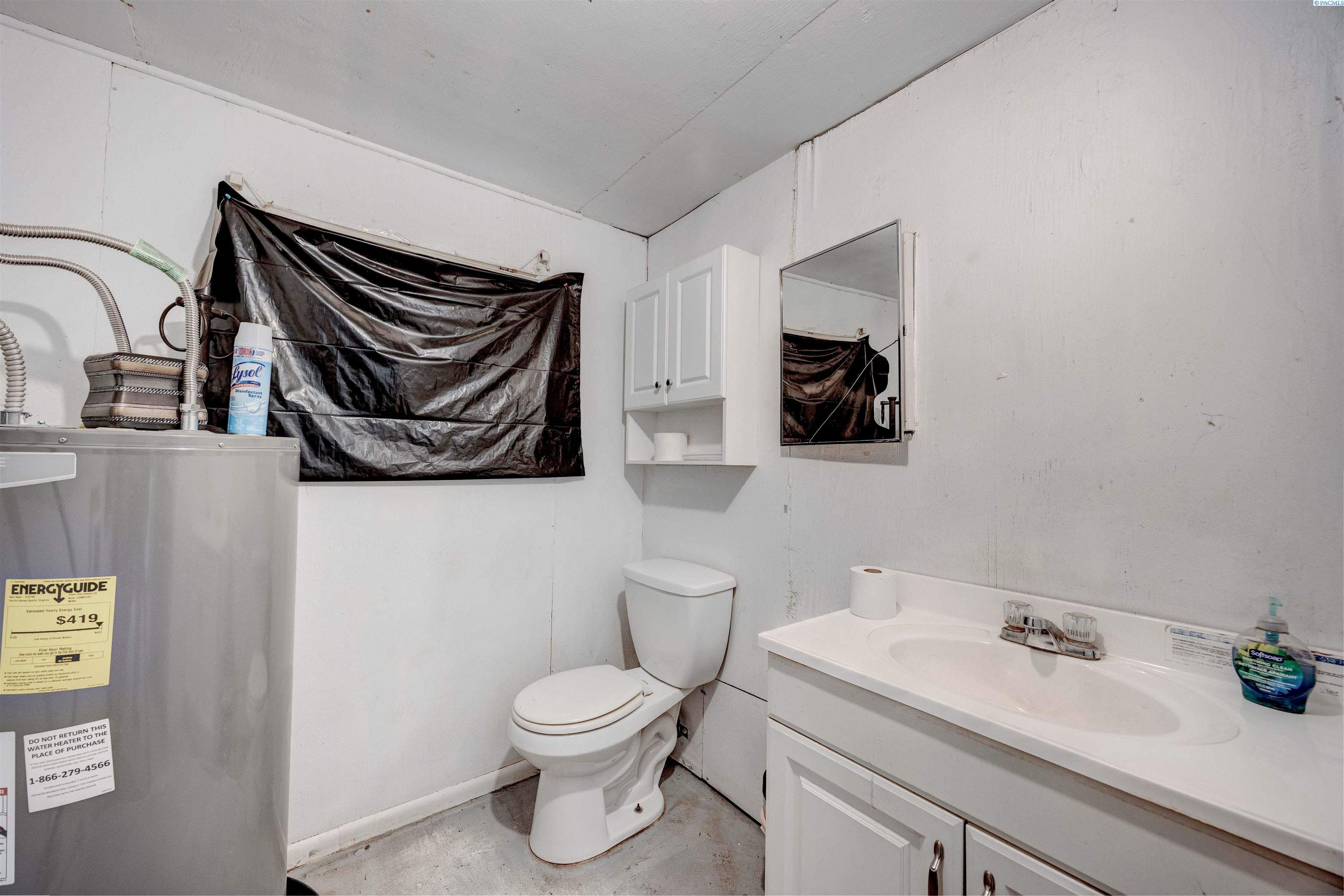 Benton City, Washington, 99320, United States, 3 Bedrooms Bedrooms, ,3 BathroomsBathrooms,Residential,For Sale,1998041