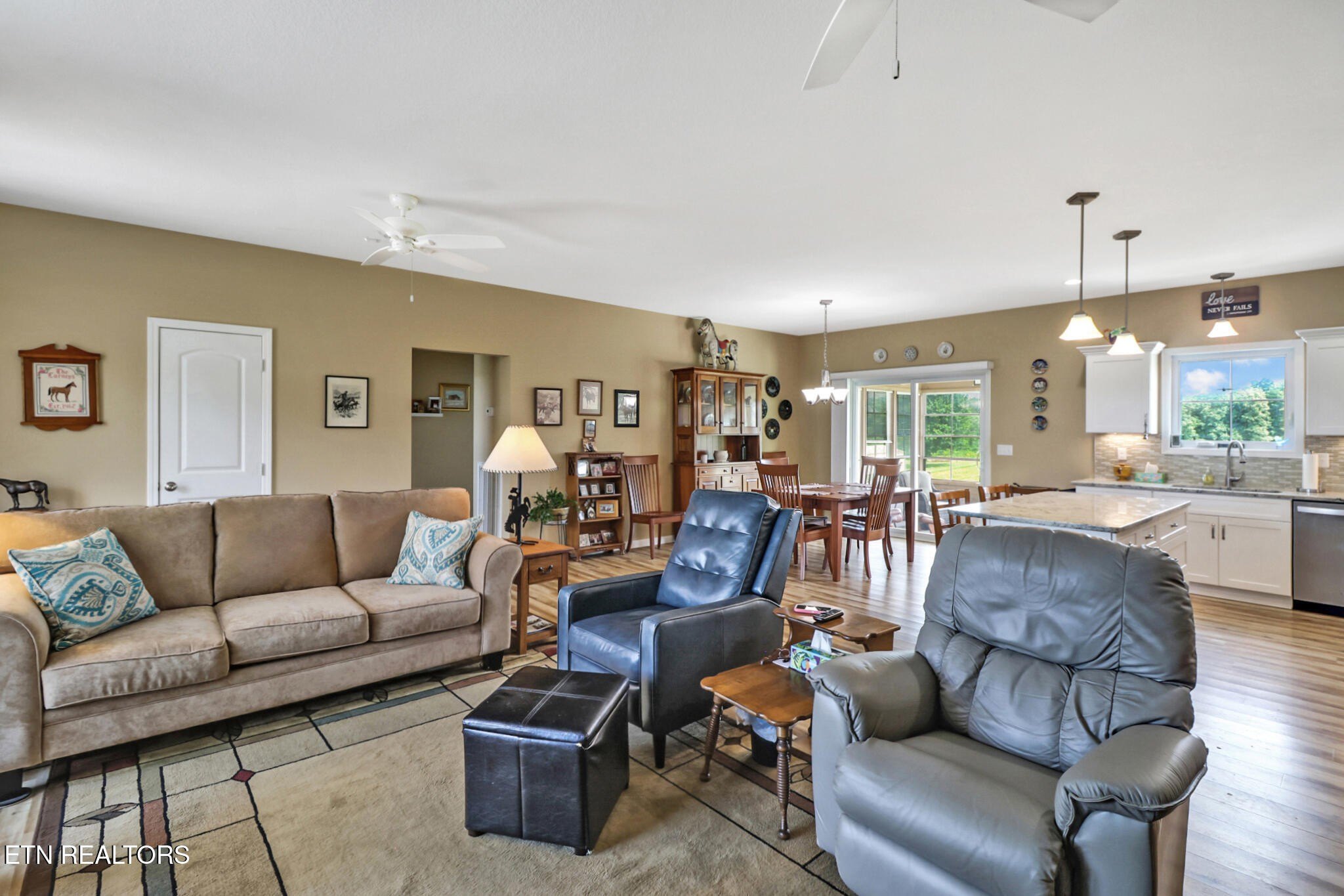 Crossville, Tennessee, 38555, United States, 3 Bedrooms Bedrooms, ,3 BathroomsBathrooms,Residential,For Sale,1921261