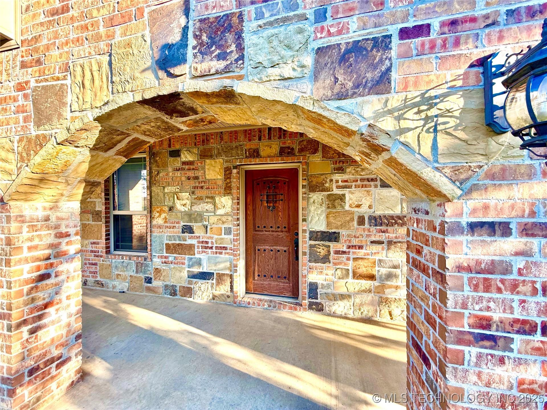 Checotah, Oklahoma, 74426, United States, 4 Bedrooms Bedrooms, ,4 BathroomsBathrooms,Residential,For Sale,1980942