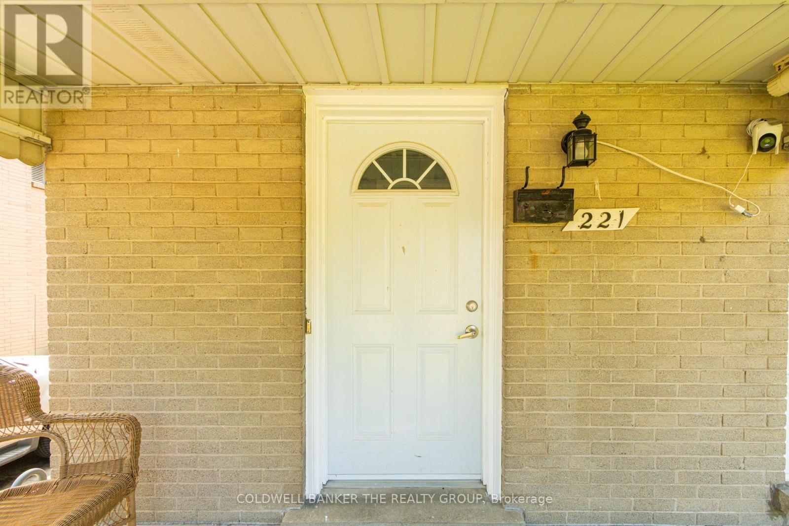 LONDON EAST (EAST H), Ontario, N5W 4X8, CA, 6 Bedrooms Bedrooms, ,2 BathroomsBathrooms,Residential,For Sale,1913385