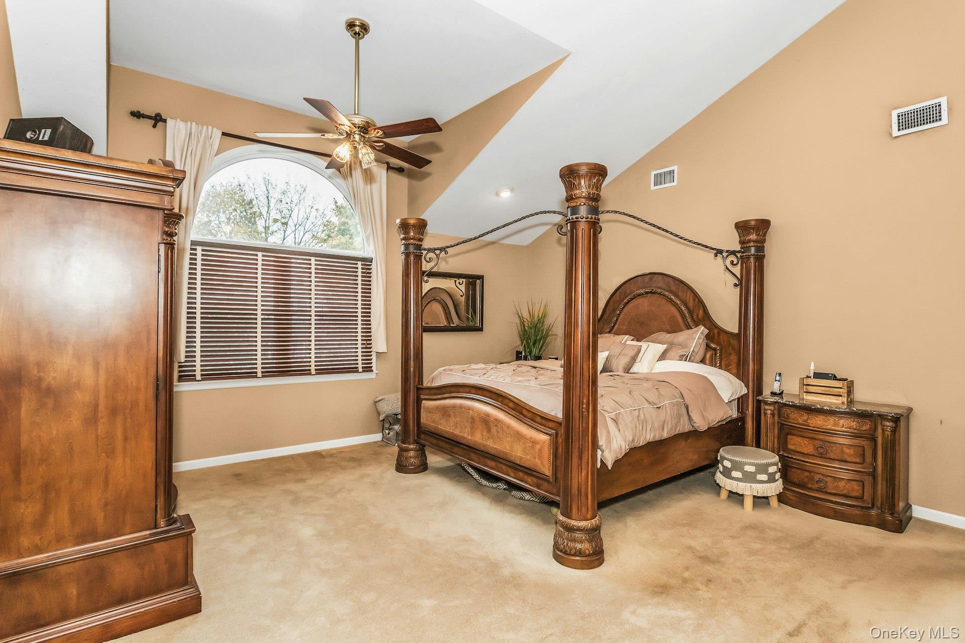 Northport, New York, 11768, United States, 4 Bedrooms Bedrooms, ,3 BathroomsBathrooms,Residential,For Sale,1988277