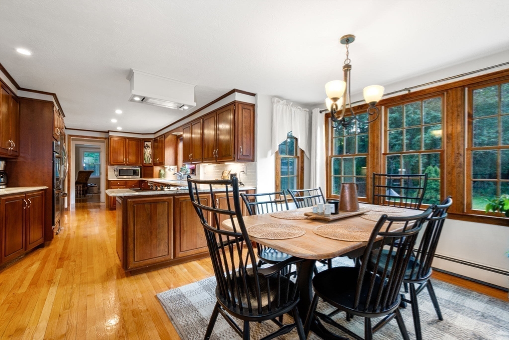 Holden, Massachusetts, 01520, United States, 4 Bedrooms Bedrooms, ,3 BathroomsBathrooms,Residential,For Sale,1948206