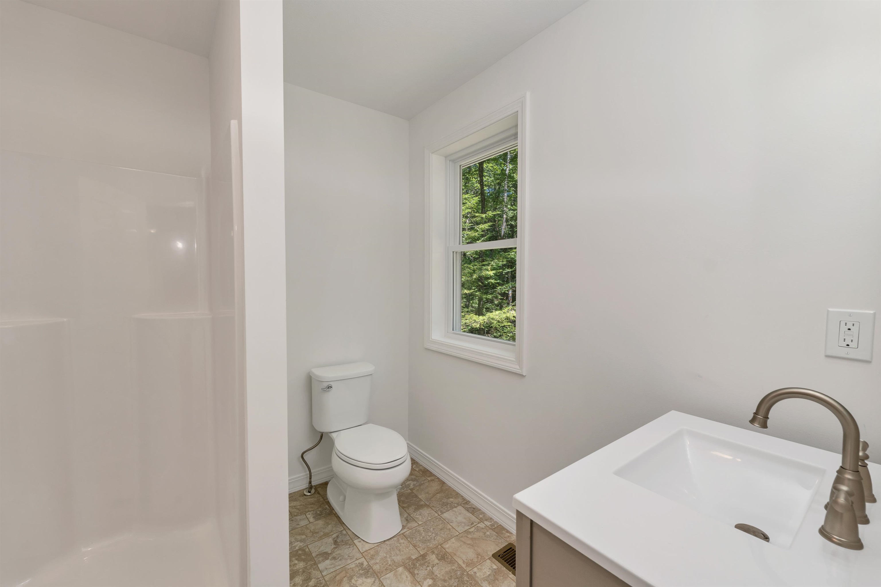 Bennington, New Hampshire, 03442, United States, 3 Bedrooms Bedrooms, ,2 BathroomsBathrooms,Residential,For Sale,1898255