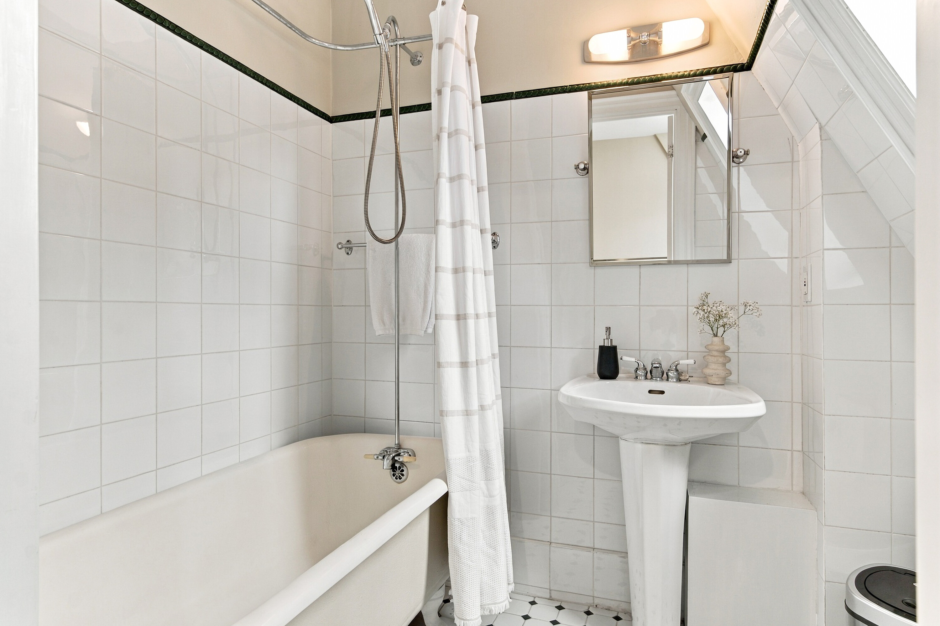  411 Wellesley Street E - 物件實景