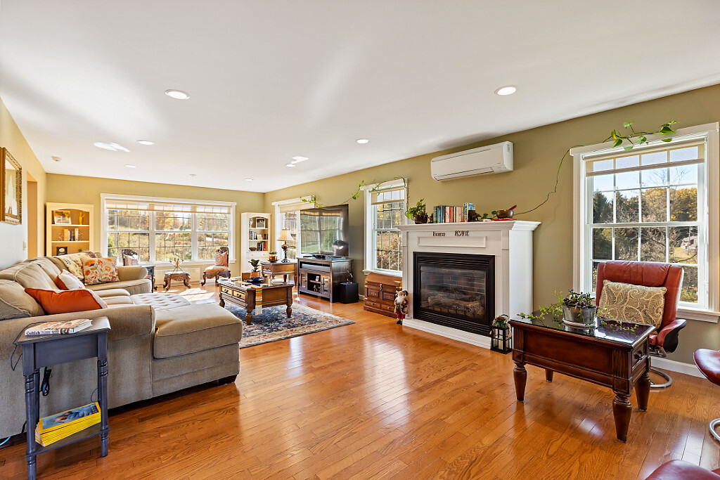 Waterville, Maine, 04901, United States, 4 Bedrooms Bedrooms, ,3 BathroomsBathrooms,Residential,For Sale,1993440