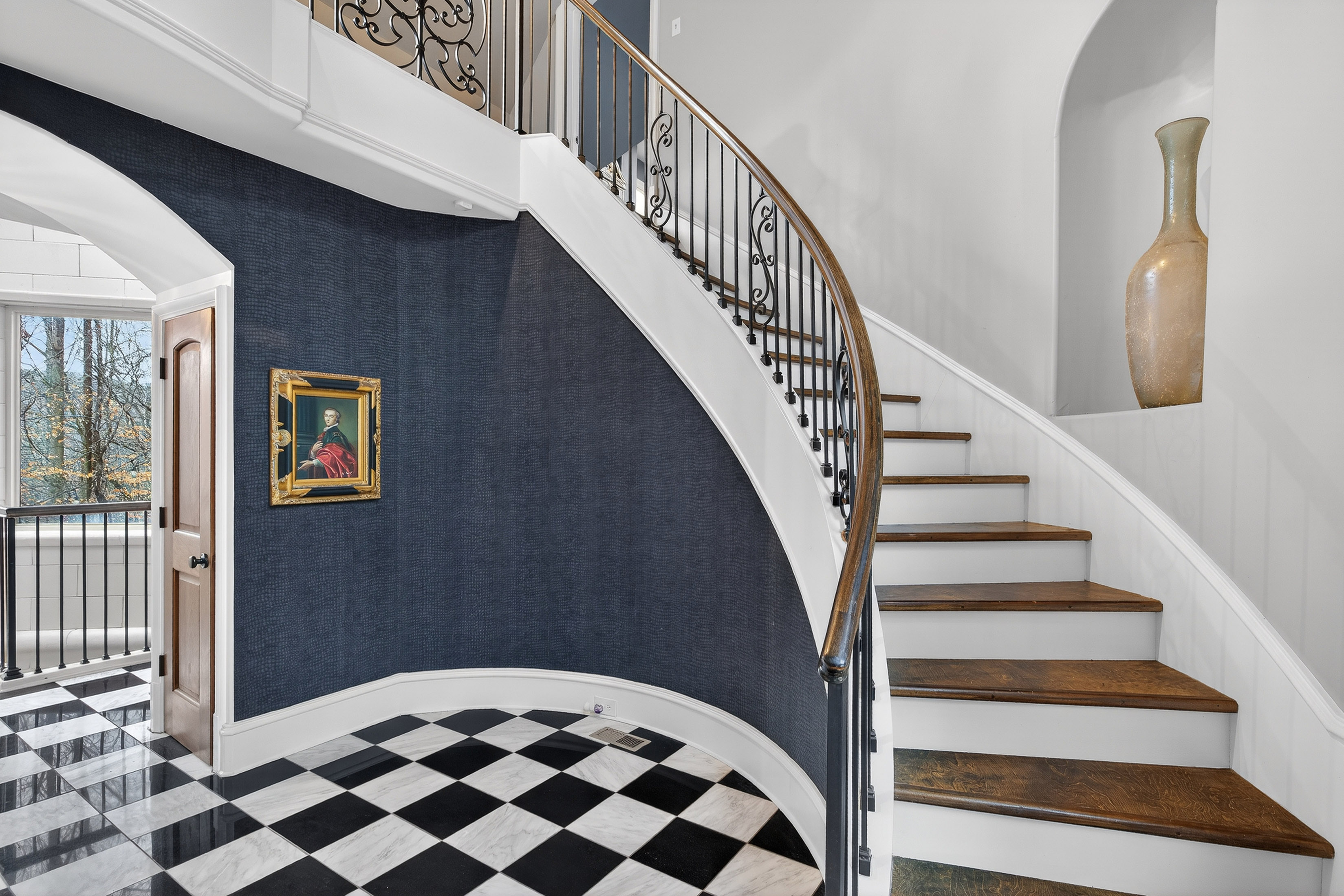  Secluded Sophistication on Over Six Acres with Winding Creek - 物件實景