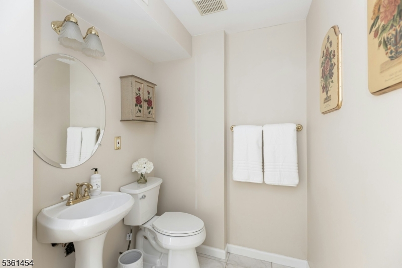 Berkeley Heights Twp., New Jersey, 07922, United States, 6 Bedrooms Bedrooms, ,4 BathroomsBathrooms,Residential,For Sale,1837487