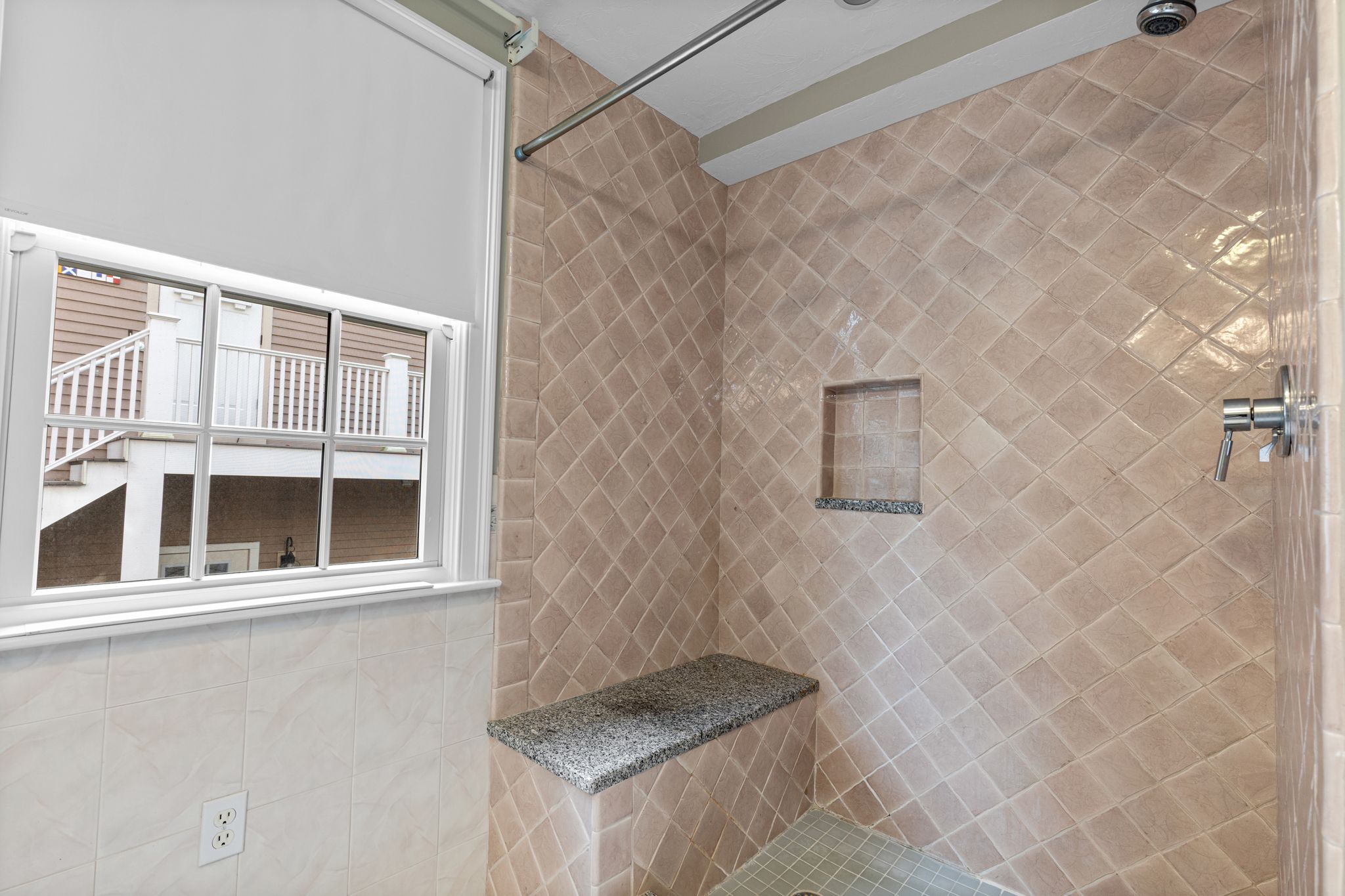  16 Carver Street, Unit 201, Plymouth, MA, 02360 - 物件實景