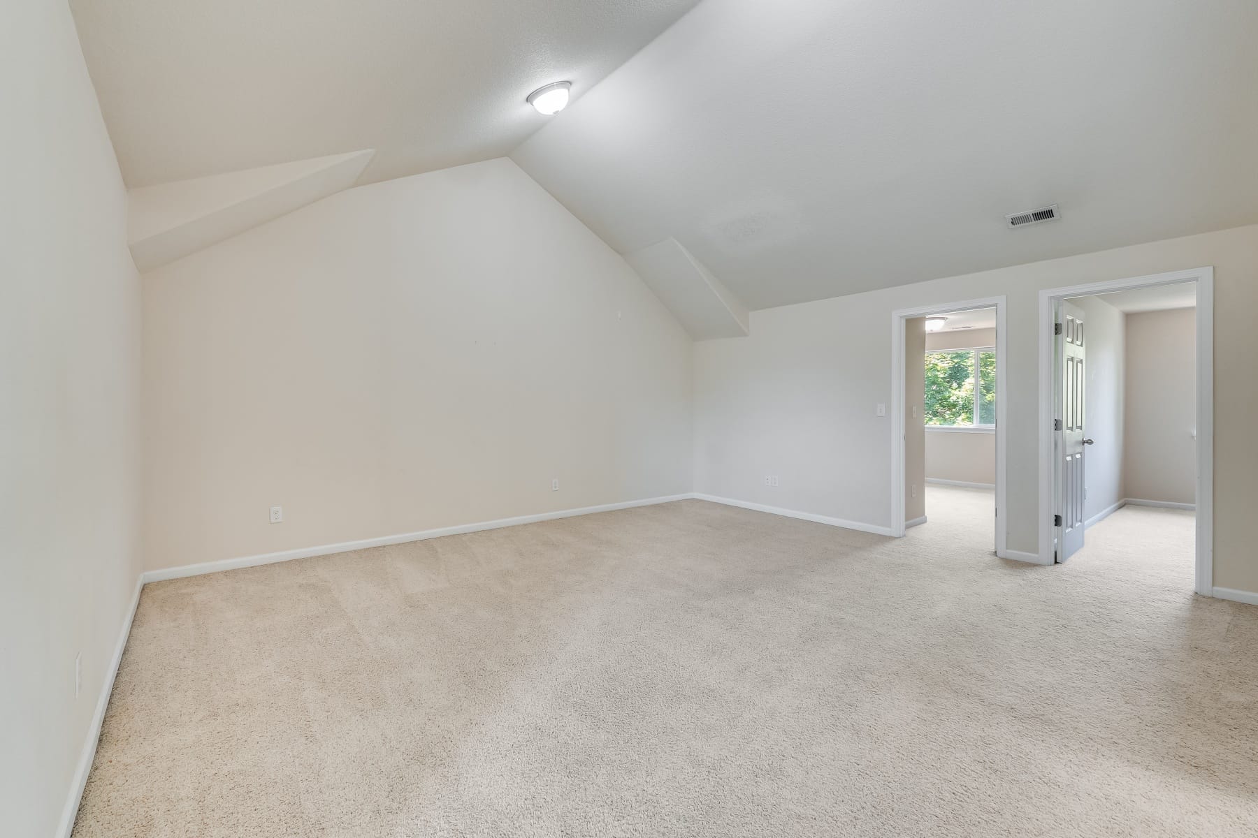  2106 CHARLIE CT Forest Grove, OR 97116 - 物件實景