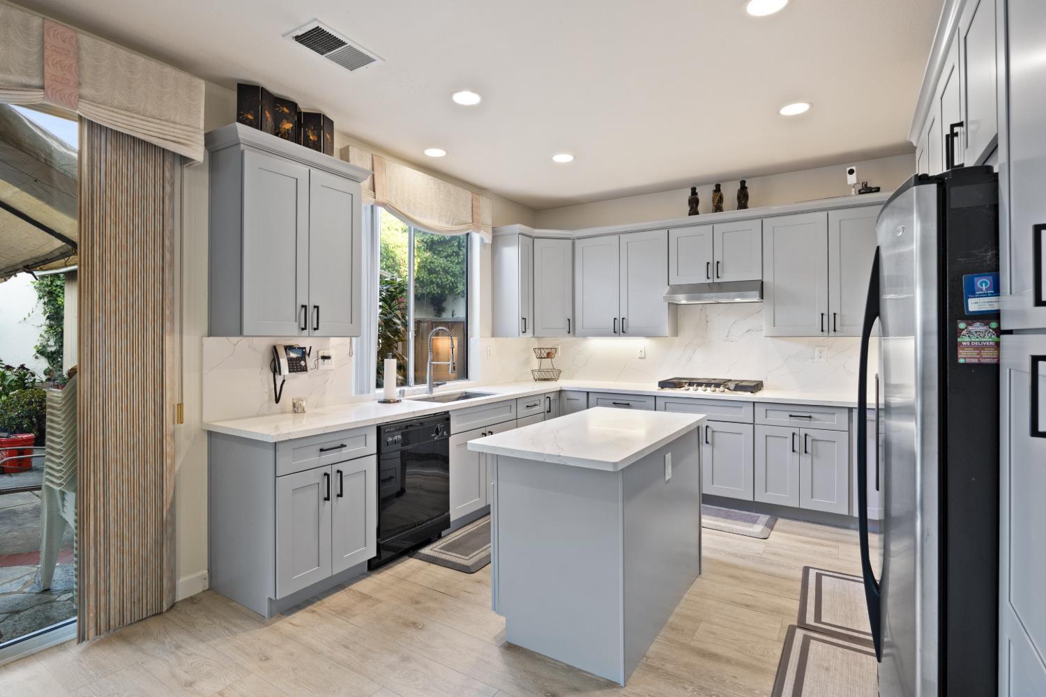 San Jose, California, 95132, United States, 5 Bedrooms Bedrooms, ,3 BathroomsBathrooms,Residential,For Sale,2048676