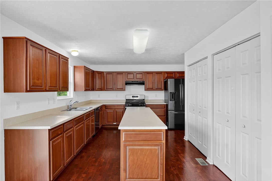 Richland, Pennsylvania, 15044, United States, 4 Bedrooms Bedrooms, ,4 BathroomsBathrooms,Residential,For Sale,1932266