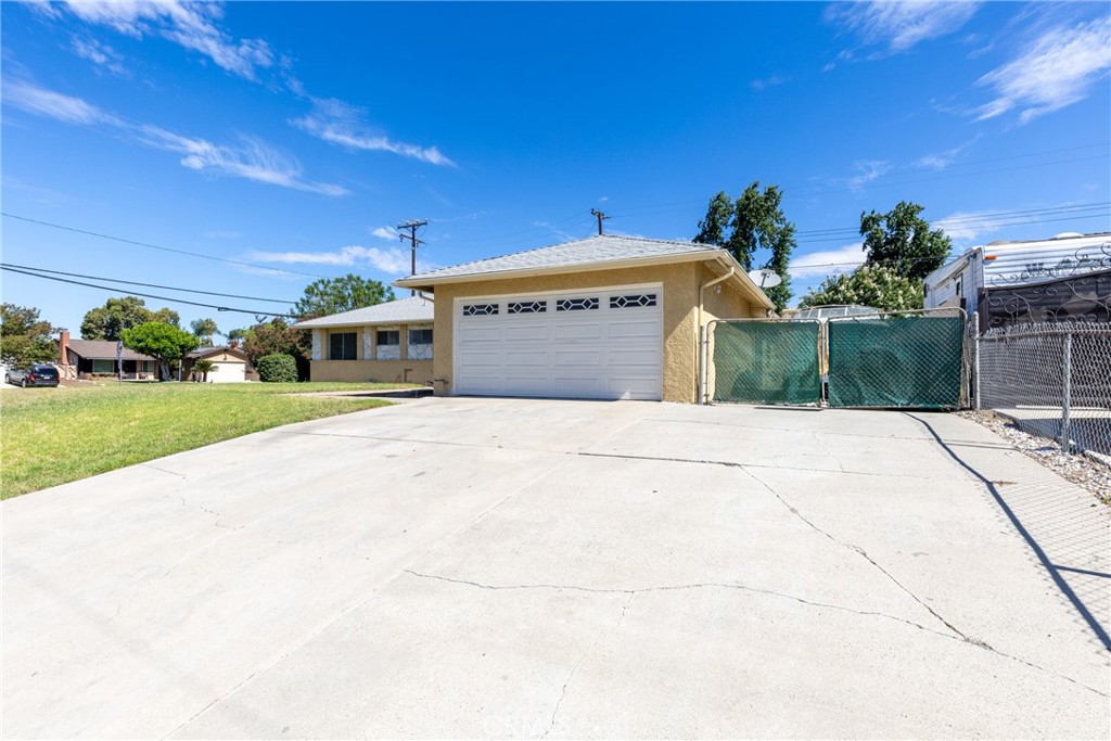 Ontario, California, 91762, United States, 4 Bedrooms Bedrooms, ,2 BathroomsBathrooms,Residential,For Sale,1930288