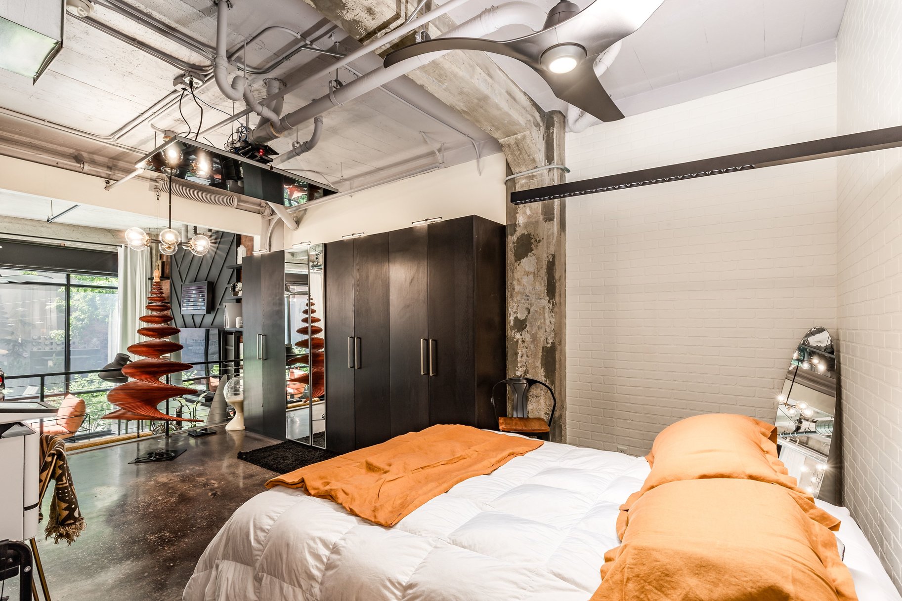  Downtown Historic Loft Meets Smart-Tech Modern Luxury - 物件實景