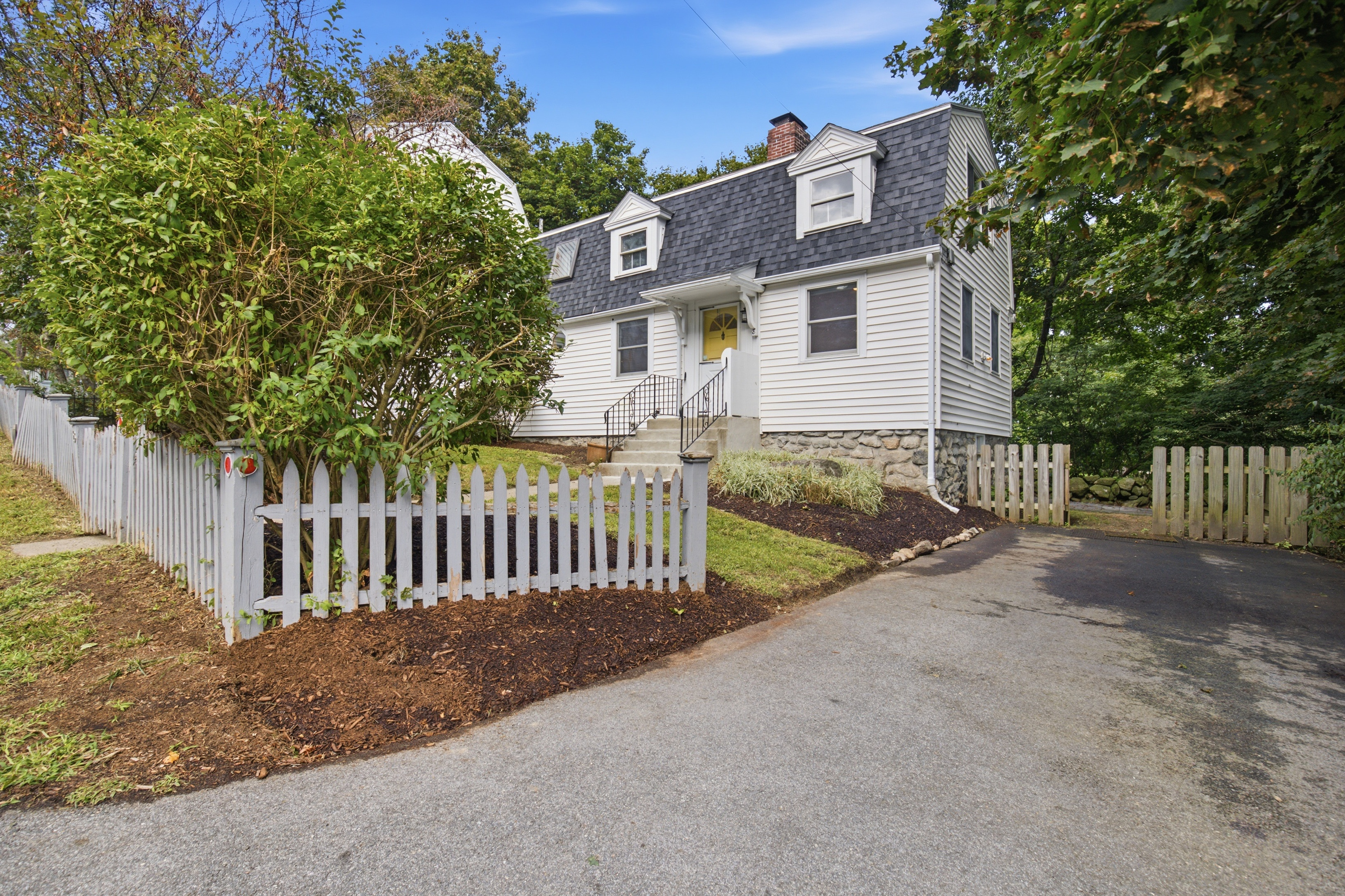  6-8 Center Pl, Stow, MA 01775 - 物件實景