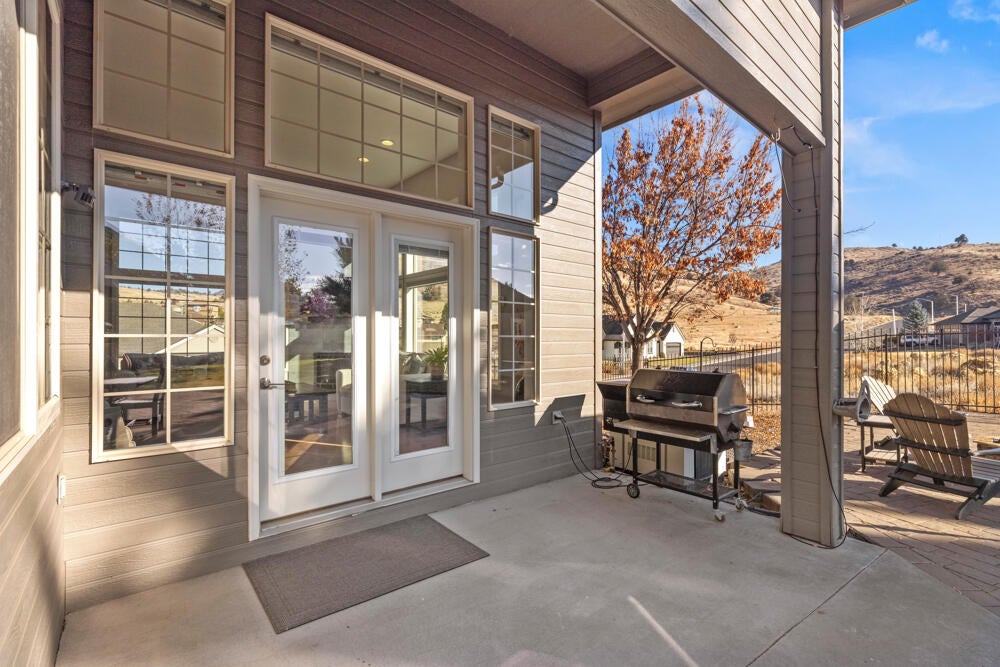 Klamath Falls, Oregon, 97601, United States, 3 Bedrooms Bedrooms, ,3 BathroomsBathrooms,Residential,For Sale,1848515