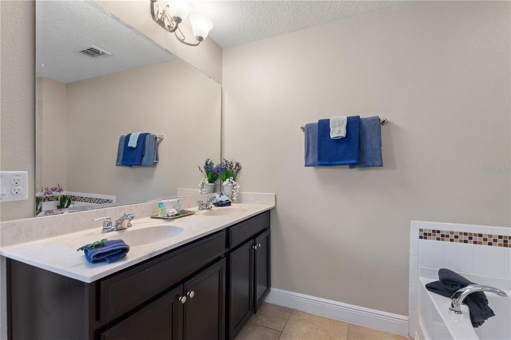 Davenport, Florida, 33837, United States, 5 Bedrooms Bedrooms, ,5 BathroomsBathrooms,Residential,For Sale,1999556