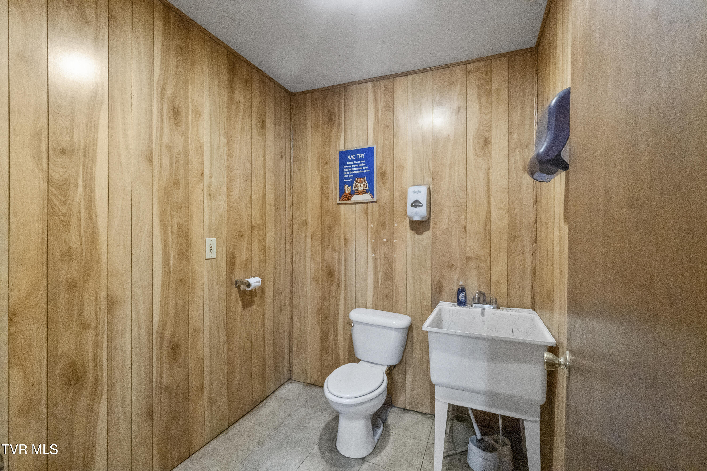 Greeneville, Tennessee, 37743, United States, 3 Bedrooms Bedrooms, ,2 BathroomsBathrooms,Residential,For Sale,1990242