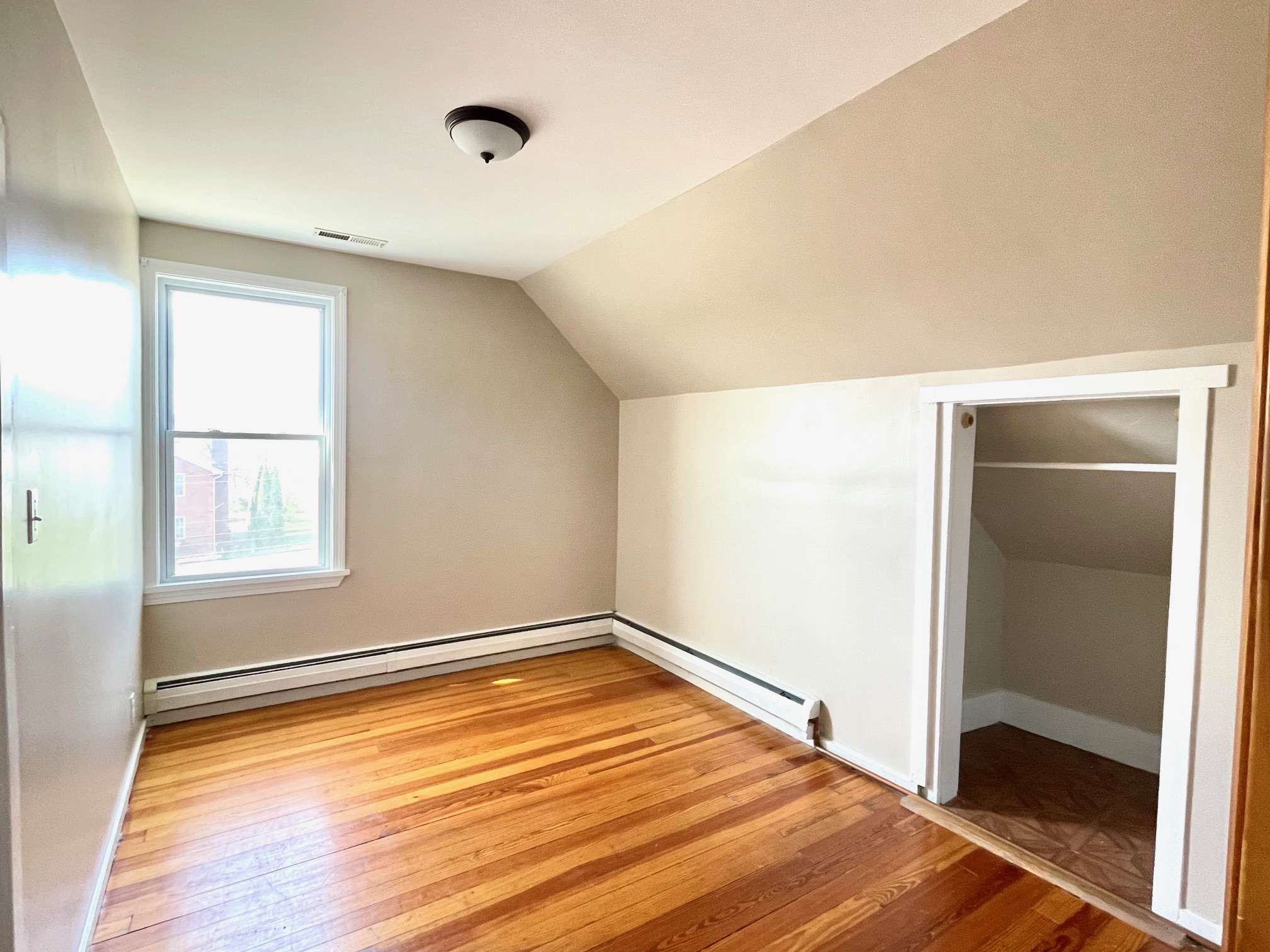 Ansonia, Connecticut, 06401, United States, 8 Bedrooms Bedrooms, ,3 BathroomsBathrooms,Residential,For Sale,1979157