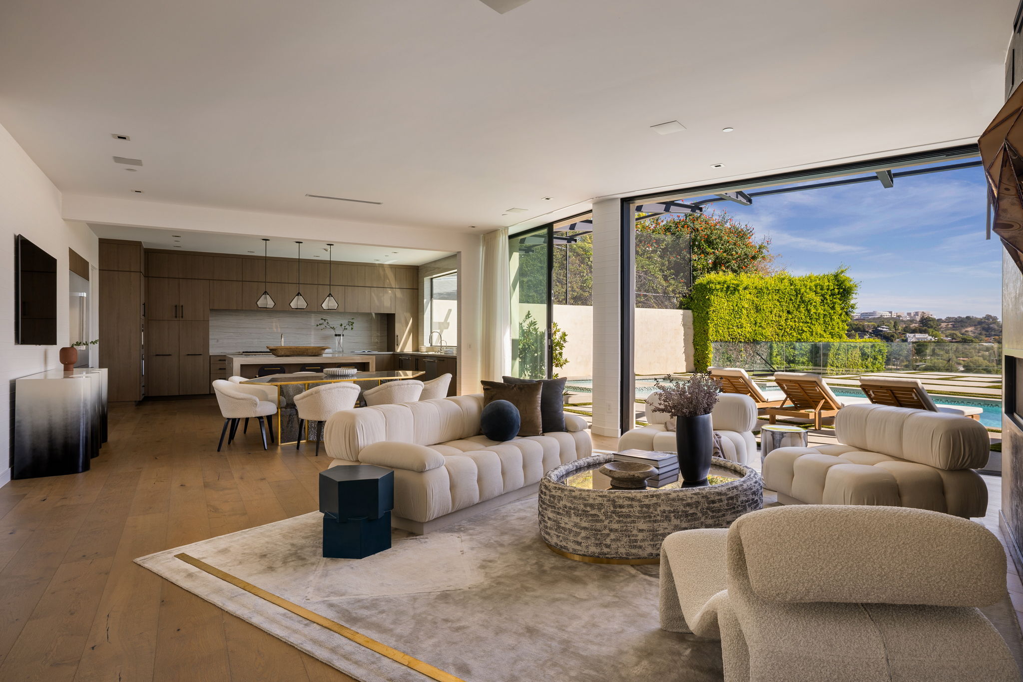  816 Glenmere Way - 物件實景
