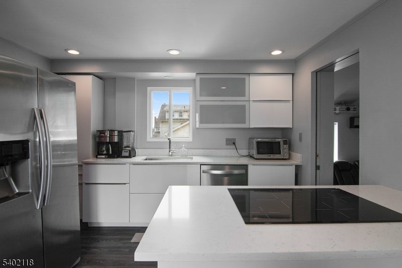 West Orange Twp., New Jersey, 07052, United States, 4 Bedrooms Bedrooms, ,3 BathroomsBathrooms,Residential,For Sale,2005893