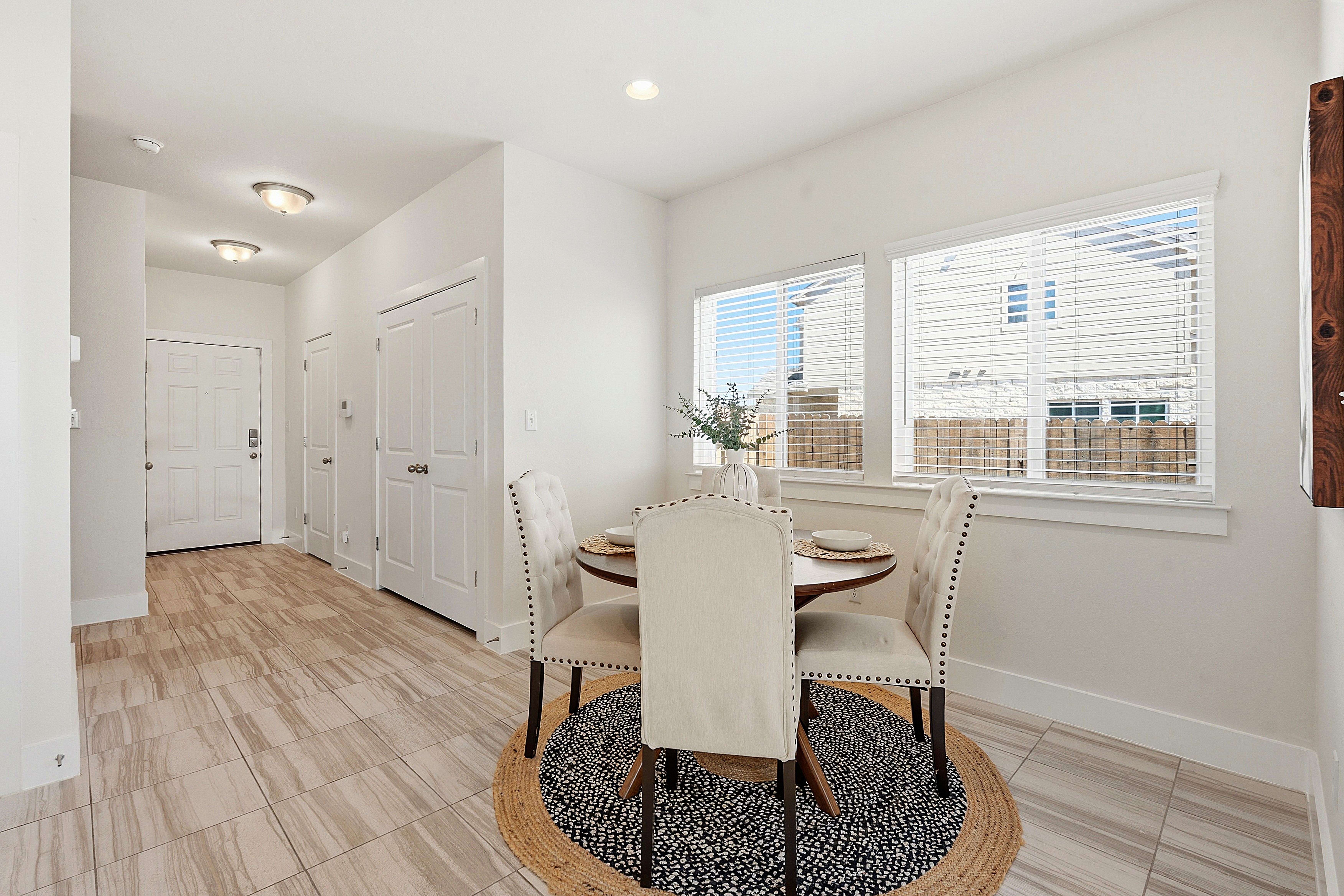  Aggressively Priced Better Than New End Unit Condo - 物件實景
